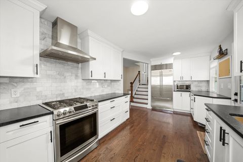 Tiny photo for 3801 W Sherwin Avenue, Lincolnwood, IL 60712 (MLS # 12540793)