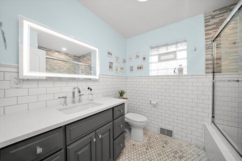 Tiny photo for 3801 W Sherwin Avenue, Lincolnwood, IL 60712 (MLS # 12540793)