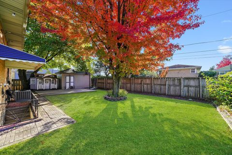 Tiny photo for 3801 W Sherwin Avenue, Lincolnwood, IL 60712 (MLS # 12540793)