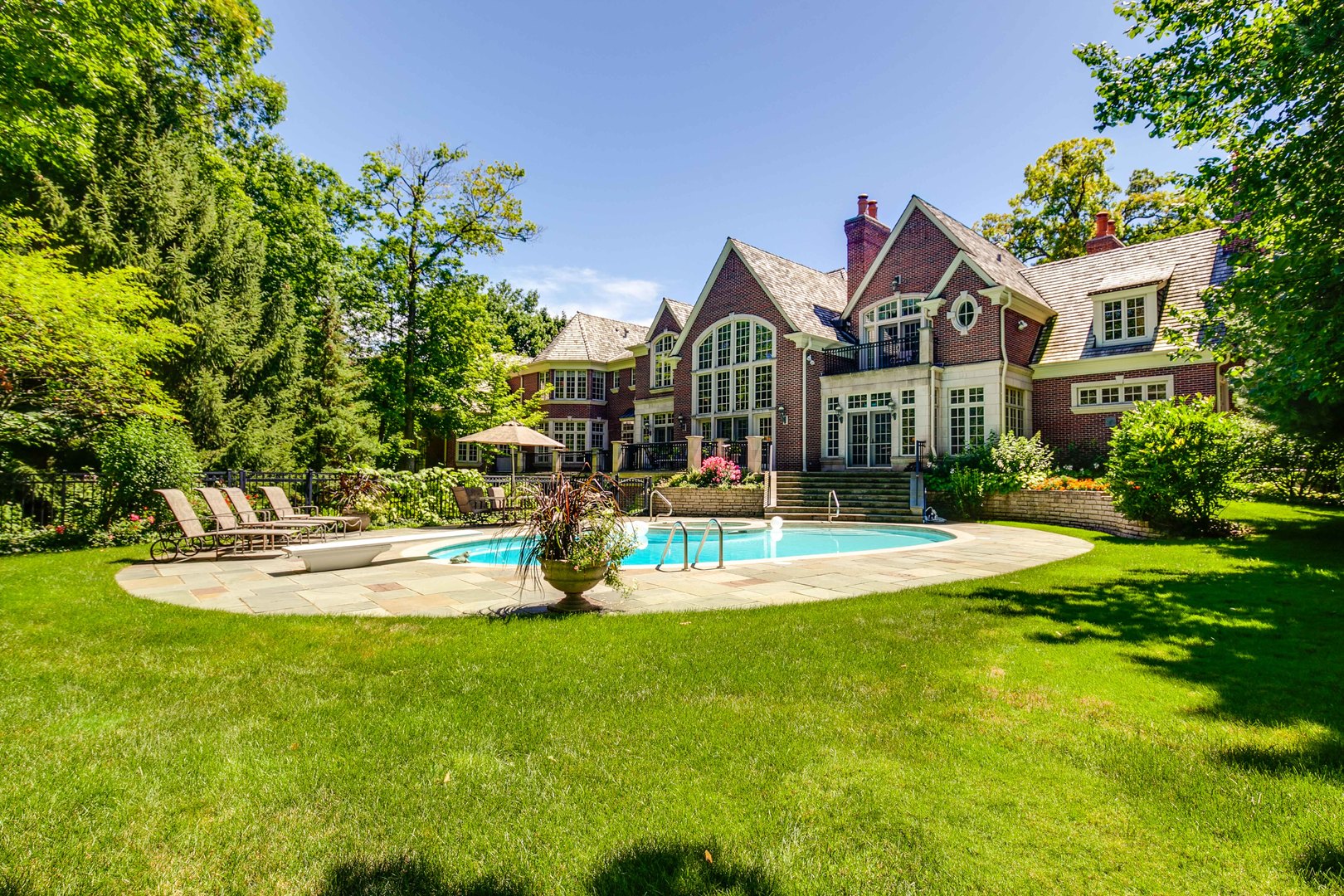 546 Lakeland Drive