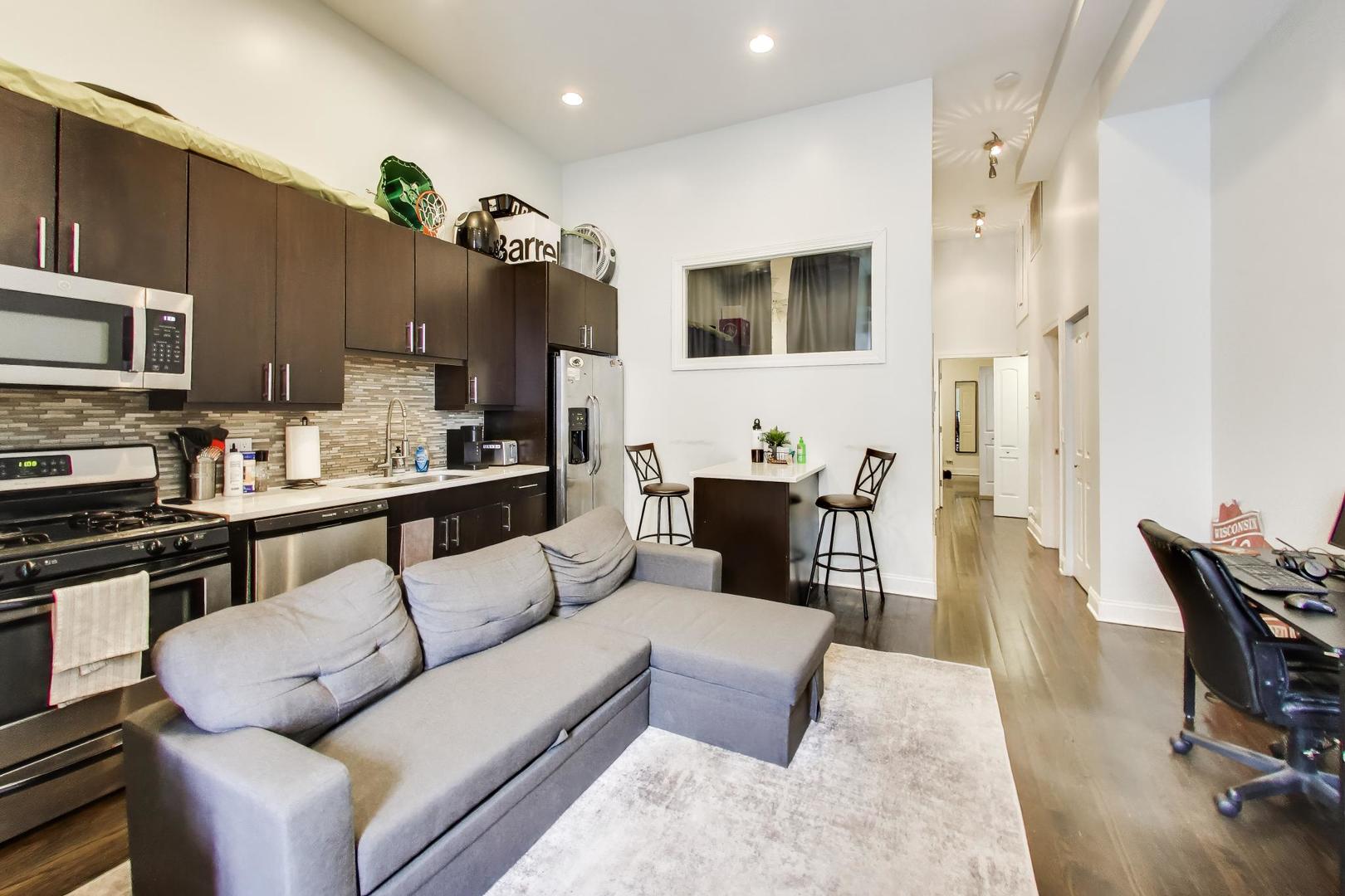 3815 N Kedzie Avenue 1N