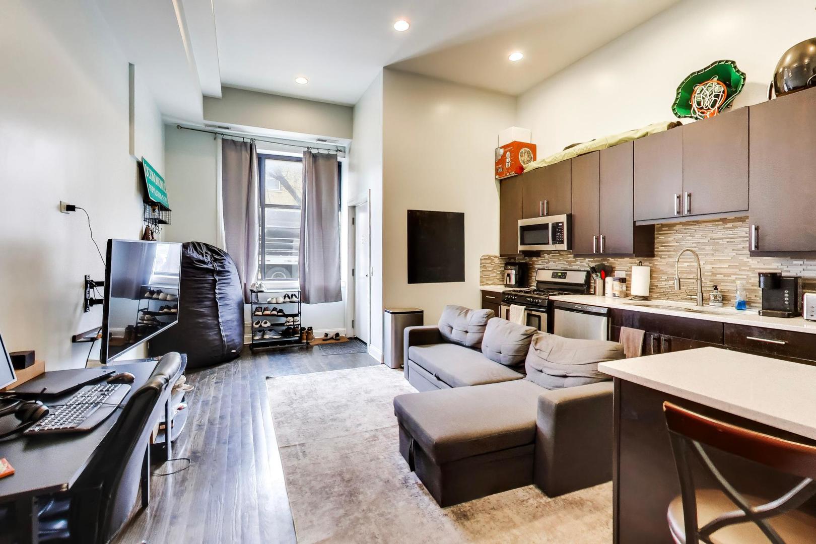 3815 N Kedzie Avenue 1N