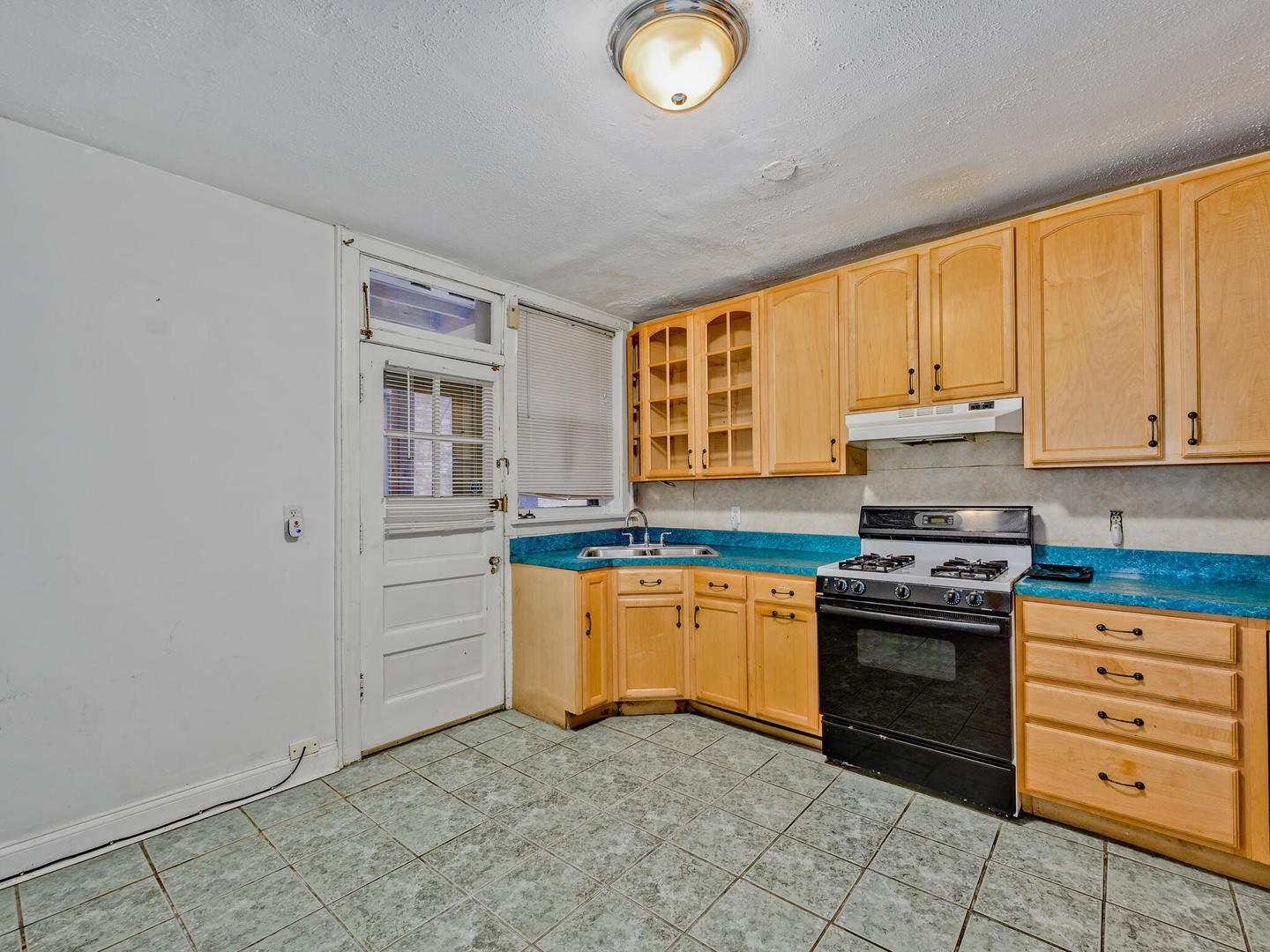 Chicago, Illinois 60645, United States, 2 Bedrooms Bedrooms, ,1 BathroomBathrooms,Residential,Active,235735