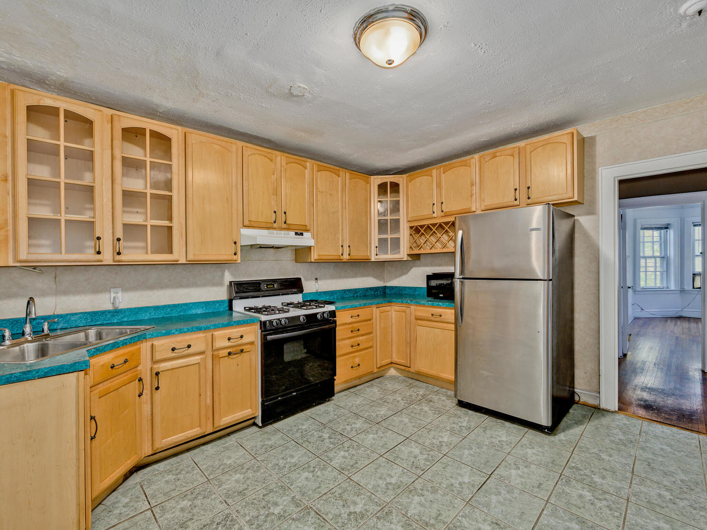 Chicago, Illinois 60645, United States, 2 Bedrooms Bedrooms, ,1 BathroomBathrooms,Residential,Active,235735