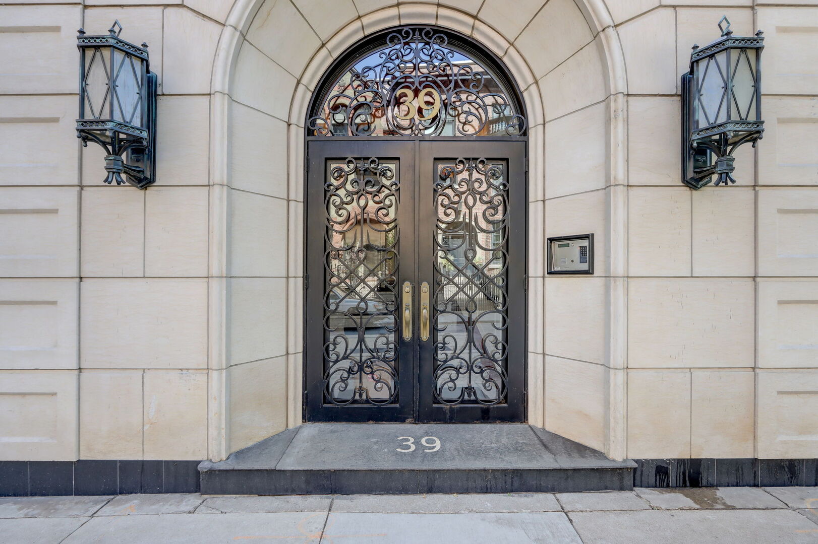 39 E Schiller Street 1E