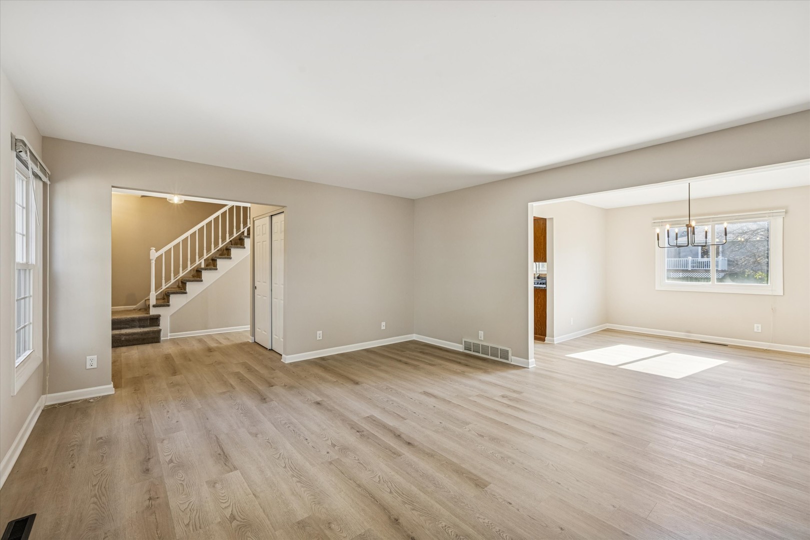 Crystal Lake, Illinois 60014, United States, 3 Bedrooms Bedrooms, ,3 BathroomsBathrooms,Residential,Active,234855