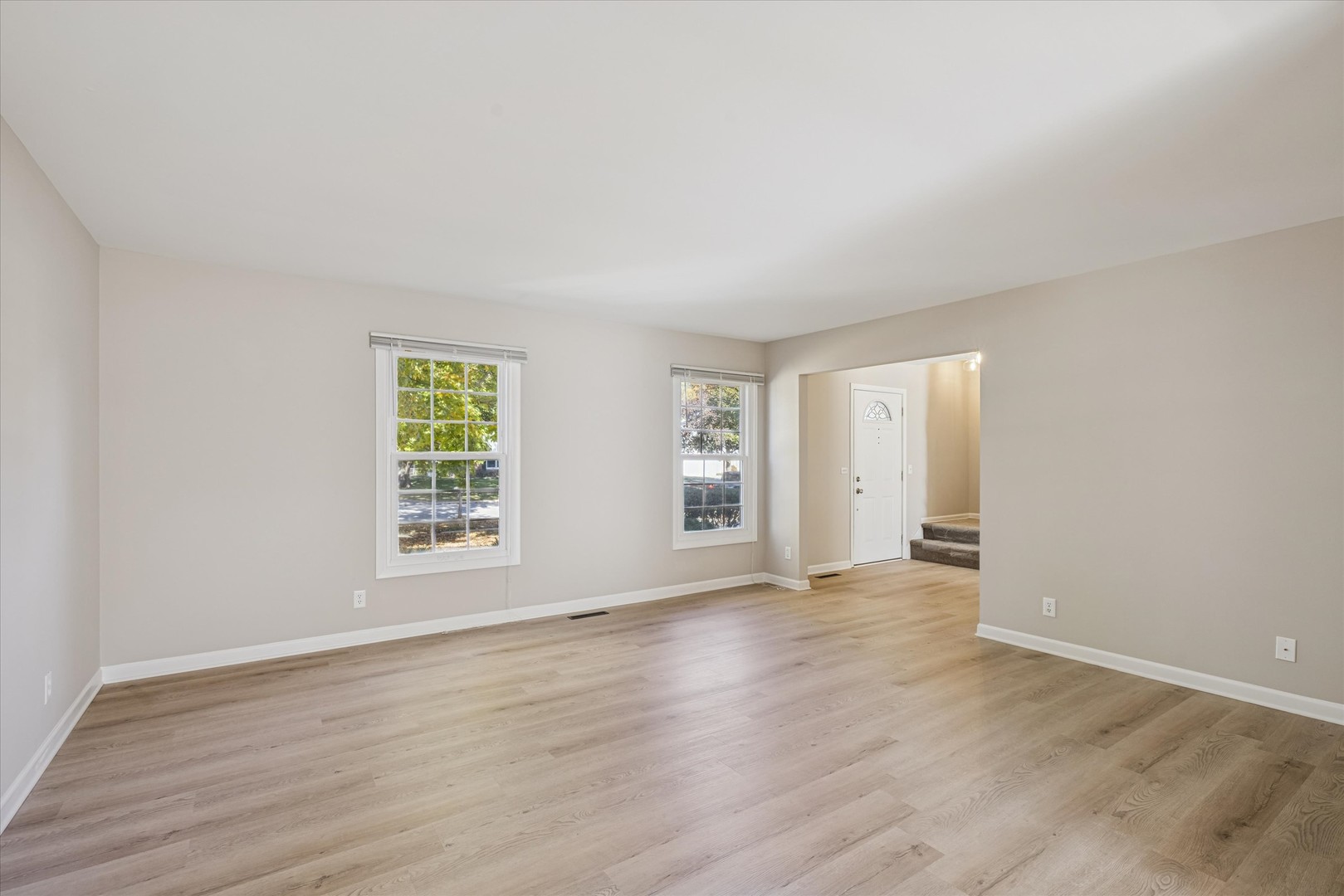 Crystal Lake, Illinois 60014, United States, 3 Bedrooms Bedrooms, ,3 BathroomsBathrooms,Residential,Active,234855