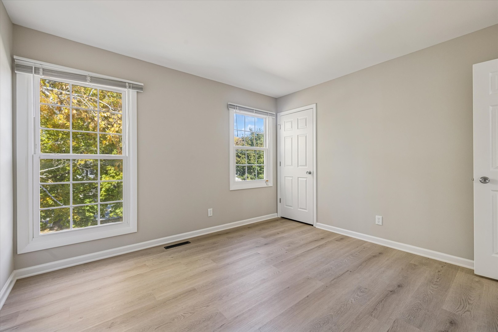 Crystal Lake, Illinois 60014, United States, 3 Bedrooms Bedrooms, ,3 BathroomsBathrooms,Residential,Active,234855