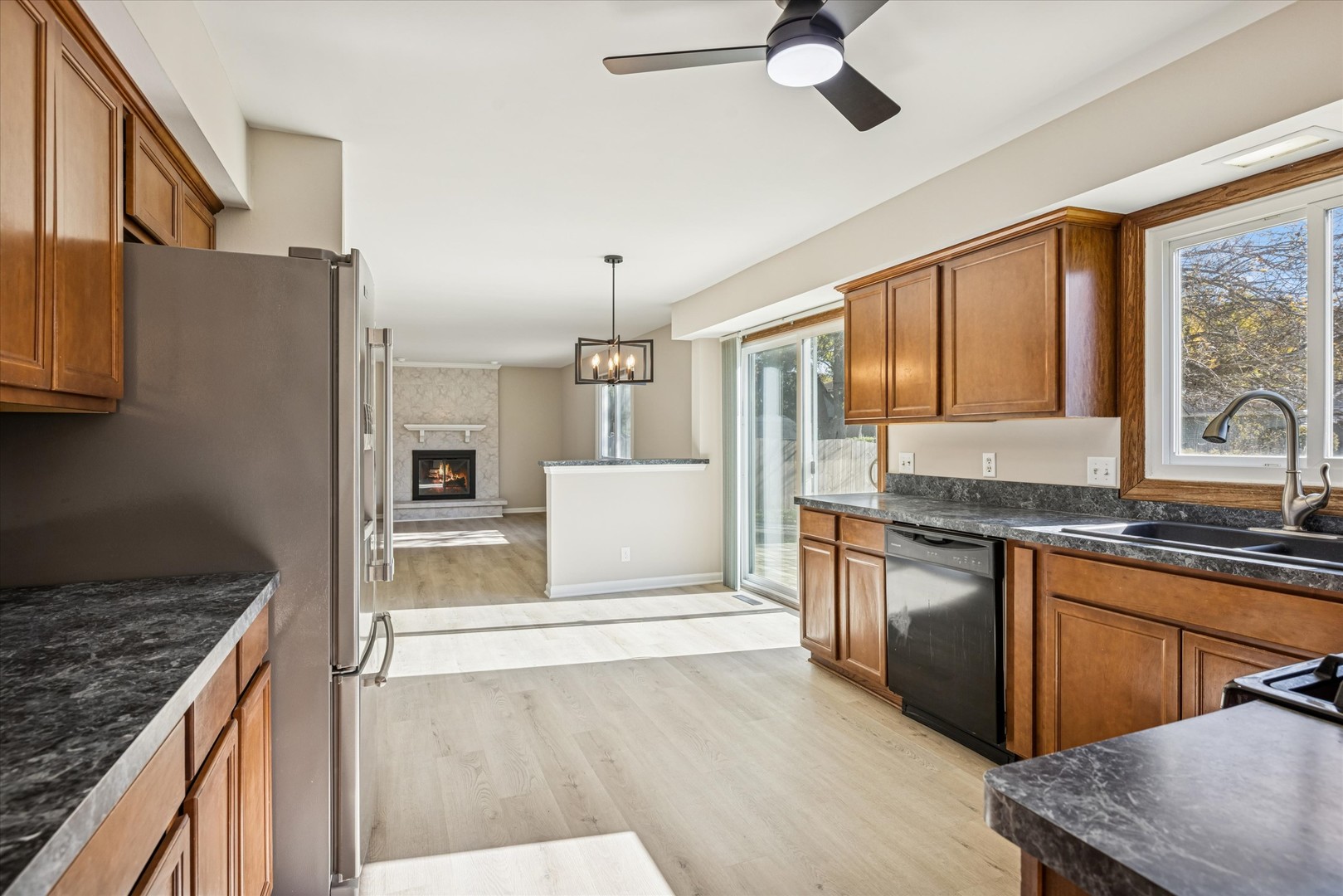 Crystal Lake, Illinois 60014, United States, 3 Bedrooms Bedrooms, ,3 BathroomsBathrooms,Residential,Active,234855