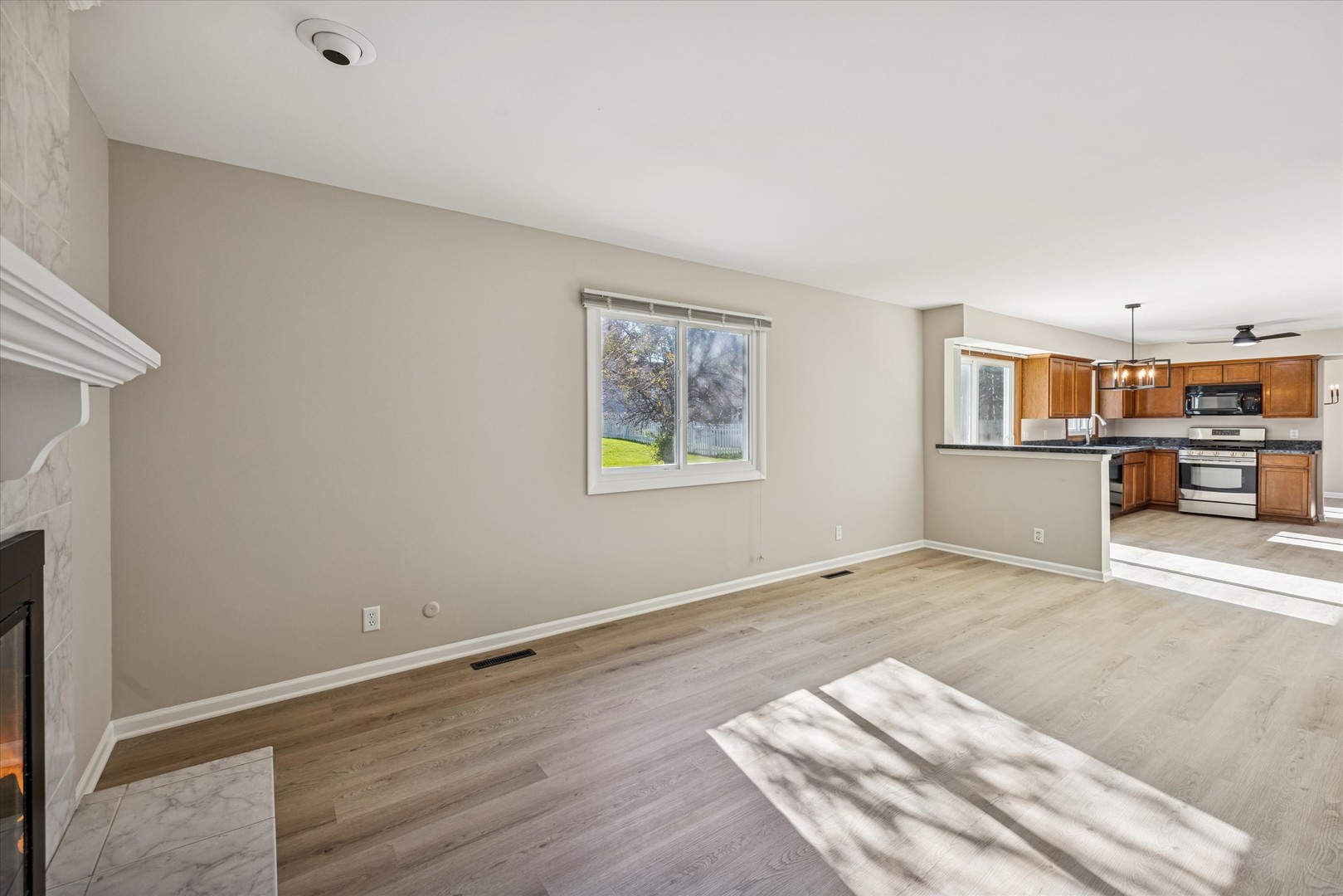 Crystal Lake, Illinois 60014, United States, 3 Bedrooms Bedrooms, ,3 BathroomsBathrooms,Residential,Active,234855