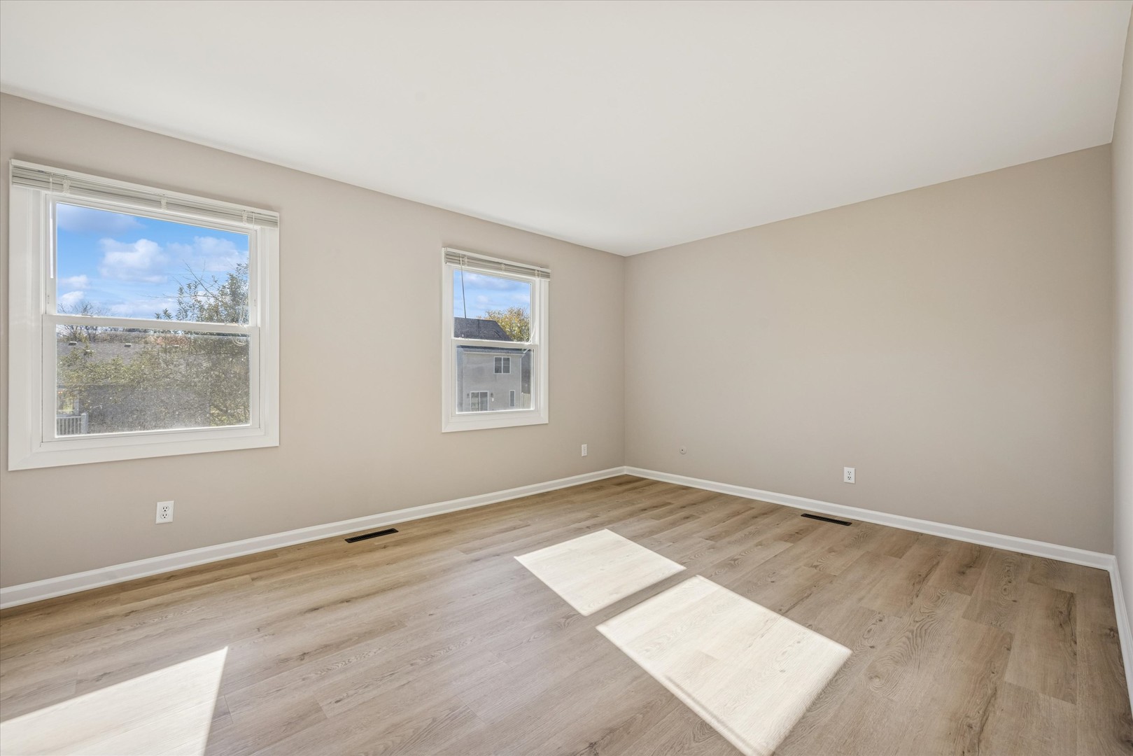 Crystal Lake, Illinois 60014, United States, 3 Bedrooms Bedrooms, ,3 BathroomsBathrooms,Residential,Active,234855