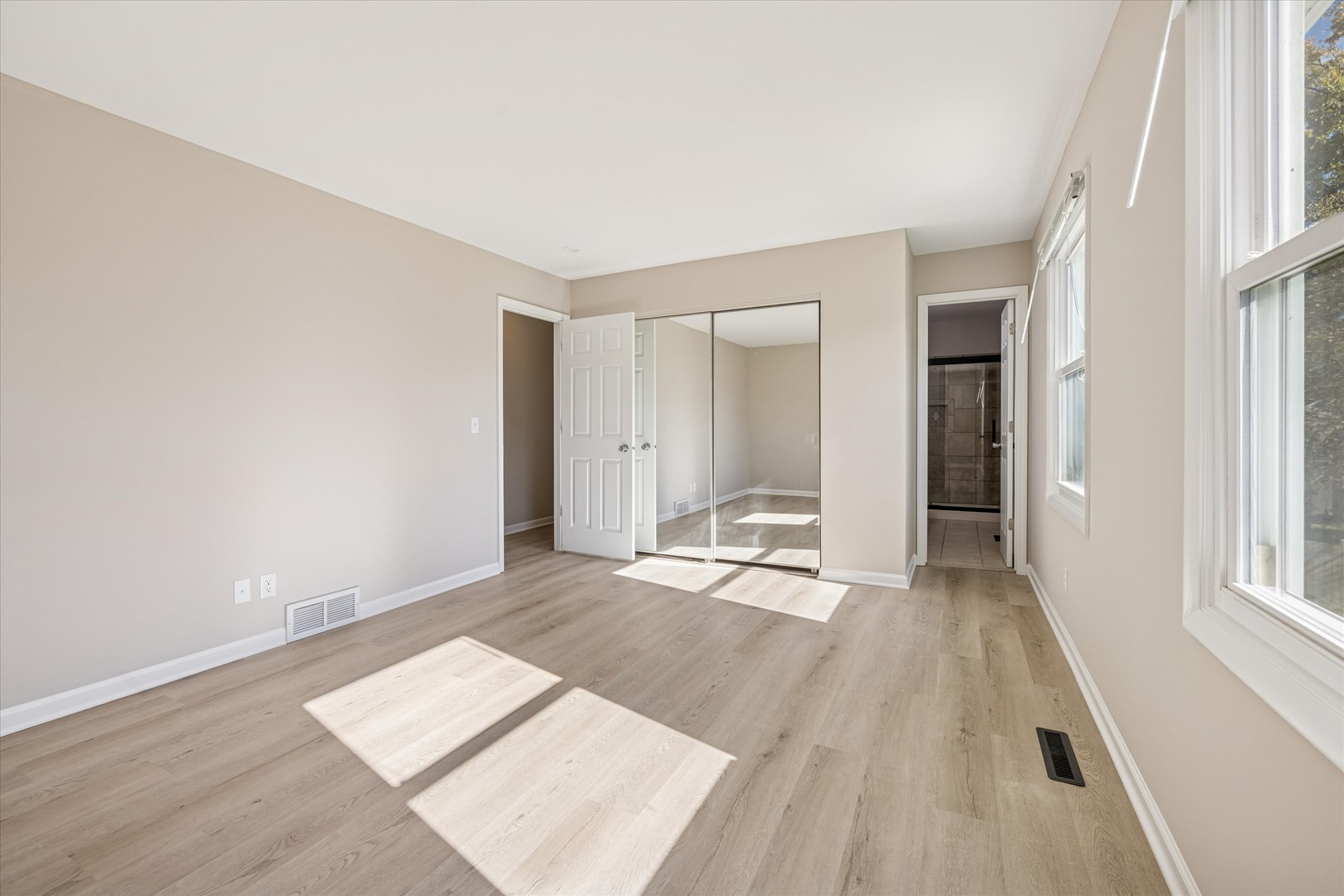 Crystal Lake, Illinois 60014, United States, 3 Bedrooms Bedrooms, ,3 BathroomsBathrooms,Residential,Active,234855