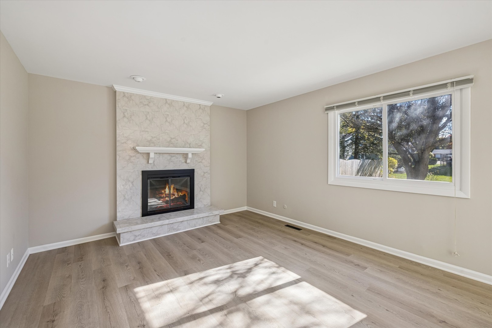 Crystal Lake, Illinois 60014, United States, 3 Bedrooms Bedrooms, ,3 BathroomsBathrooms,Residential,Active,234855