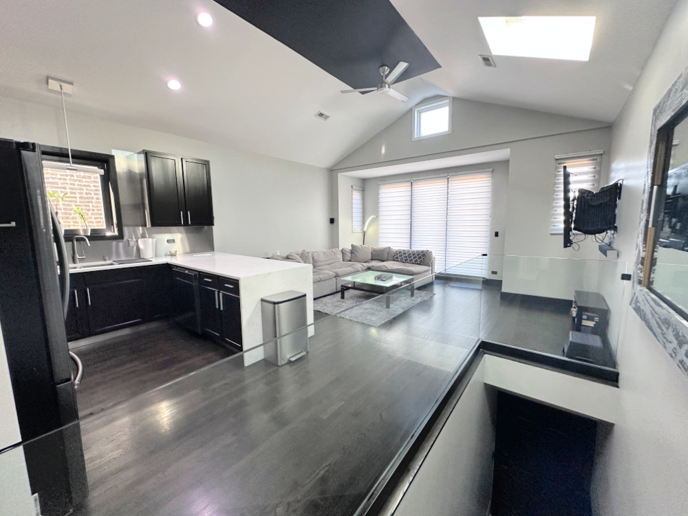 2711 W Congress Parkway 3