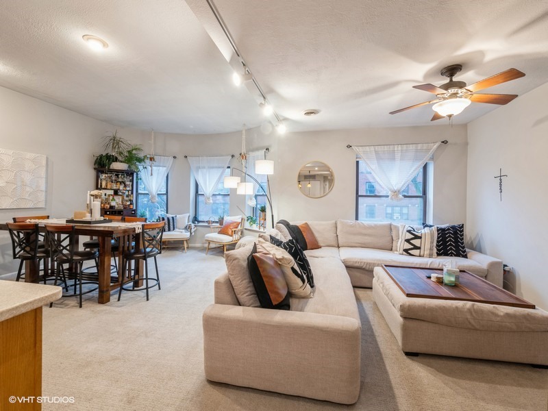 1038 W Byron Street 2E