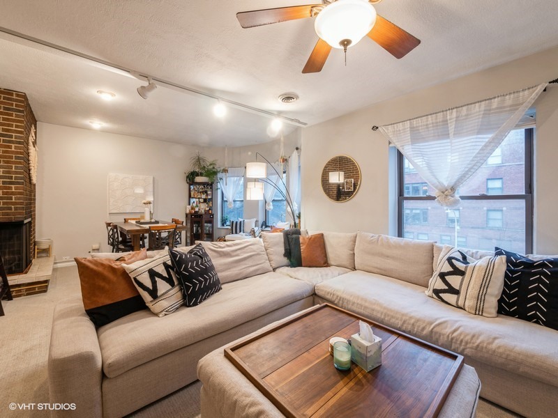 1038 W Byron Street 2E