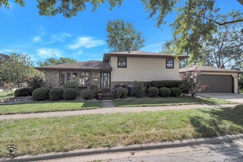 Photo of 7531 170th Street, Tinley Park, IL 60477 (MLS # 12771955)