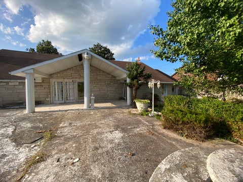 Tiny photo for 1504 E Saint Louis Street, West Frankfort, IL 62896 (MLS # 12722914)