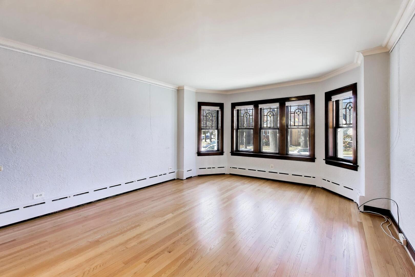 5907 N Rockwell Street