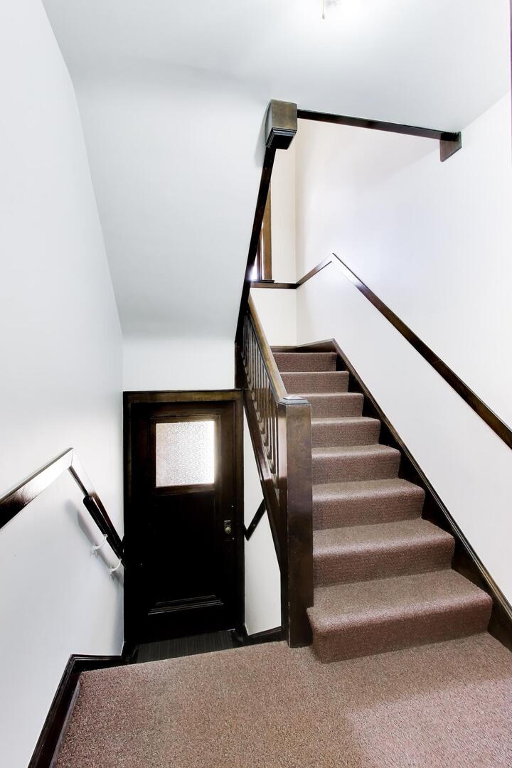 5907 N Rockwell Street