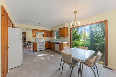 Tiny photo for 607 E Wilson Avenue, Lombard, IL 60148 (MLS # 12498360)