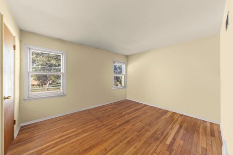 Tiny photo for 607 E Wilson Avenue, Lombard, IL 60148 (MLS # 12498360)