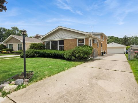 Photo of 1714 Sycamore Street, Des Plaines, IL 60018 (MLS # 12689592)