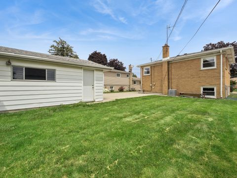 Tiny photo for 1714 Sycamore Street, Des Plaines, IL 60018 (MLS # 12689592)