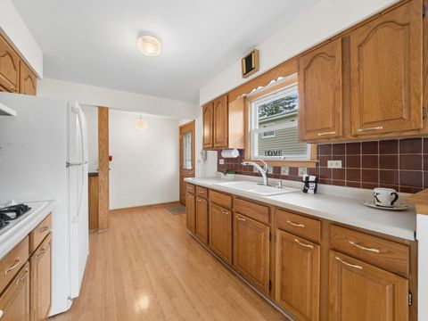 Tiny photo for 1714 Sycamore Street, Des Plaines, IL 60018 (MLS # 12689592)