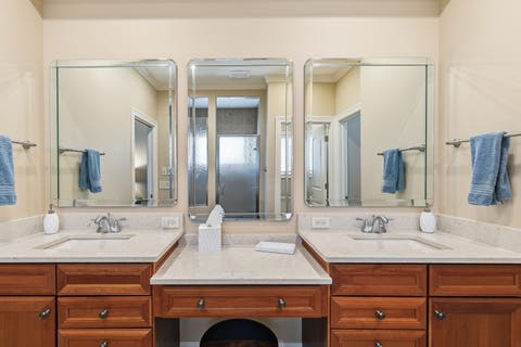 Tiny photo for 19 Villa Drive, Hampton, IL 61256 (MLS # 12652167)
