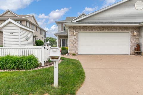 Tiny photo for 19 Villa Drive, Hampton, IL 61256 (MLS # 12652167)