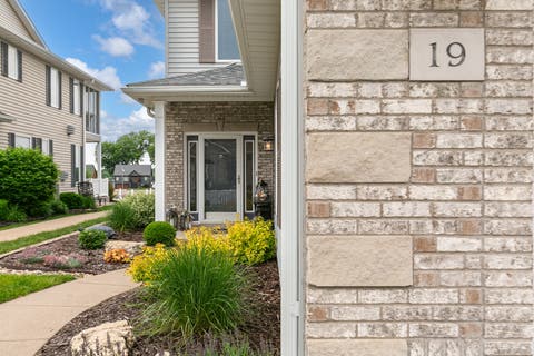 Tiny photo for 19 Villa Drive, Hampton, IL 61256 (MLS # 12652167)