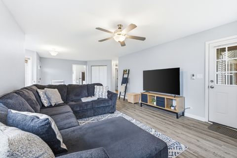 Tiny photo for 1924 Quaker Hollow Lane, Streamwood, IL 60107 (MLS # 12500232)