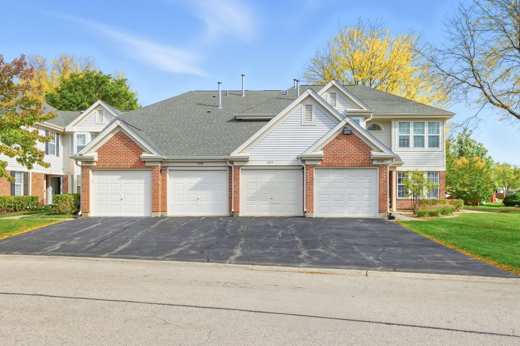 Photo for 1924 Quaker Hollow Lane, Streamwood, IL 60107 (MLS # 12500232)