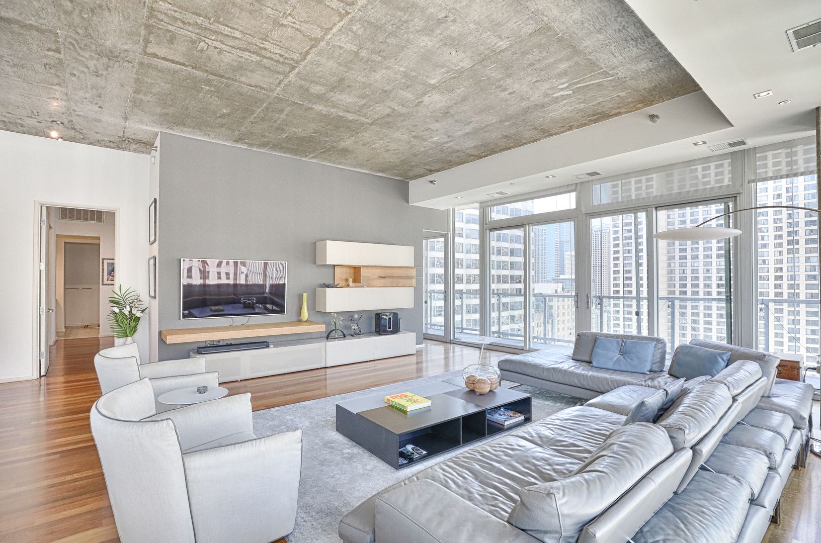 550 N Saint Clair Street 2303