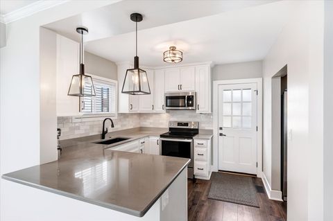 Tiny photo for 272 N Willow Road, Elmhurst, IL 60126 (MLS # 12546094)