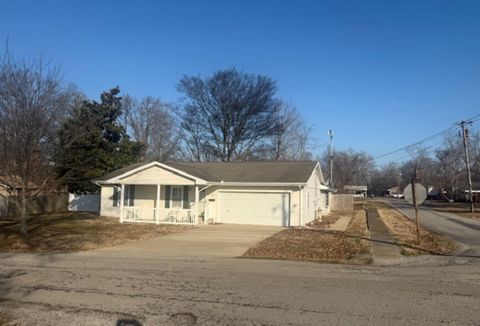 Photo of 410 Red Howerton St Street, Carterville, IL 62918 (MLS # 100000291)