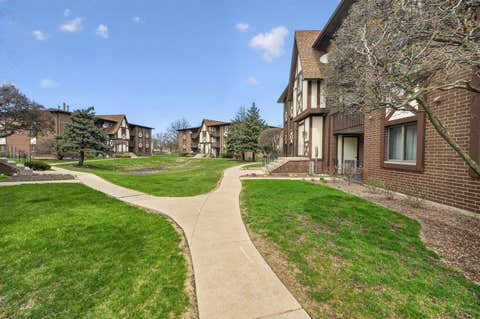 Tiny photo for 10571 Palos Place #B, Palos Hills, IL 60465 (MLS # 12690771)