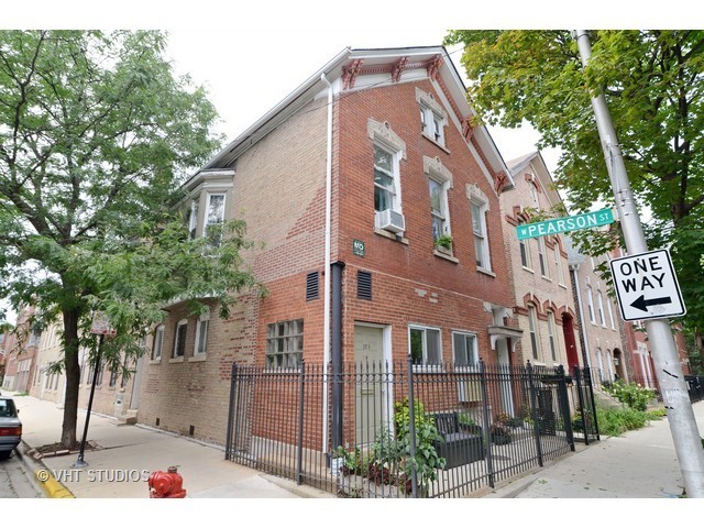 Photo 1 of 25 — 846 N Hermitage Avenue 2R, Chicago, IL 60622