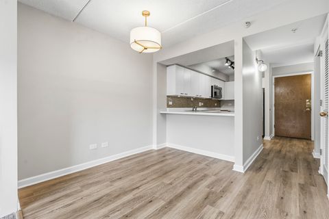 Tiny photo for 811 Chicago Avenue #405, Evanston, IL 60202 (MLS # 12686454)