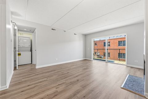 Tiny photo for 811 Chicago Avenue #405, Evanston, IL 60202 (MLS # 12686454)
