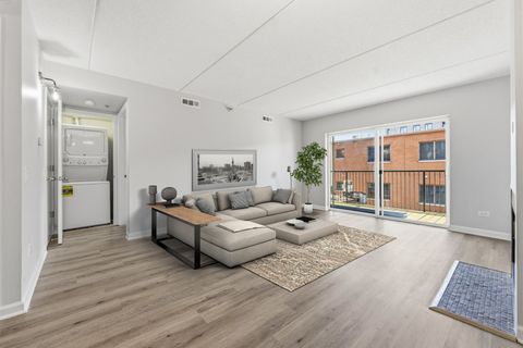 Tiny photo for 811 Chicago Avenue #405, Evanston, IL 60202 (MLS # 12686454)
