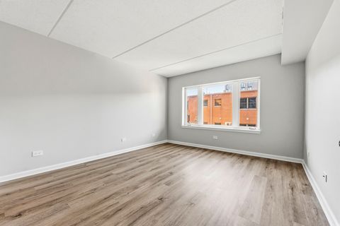 Tiny photo for 811 Chicago Avenue #405, Evanston, IL 60202 (MLS # 12686454)