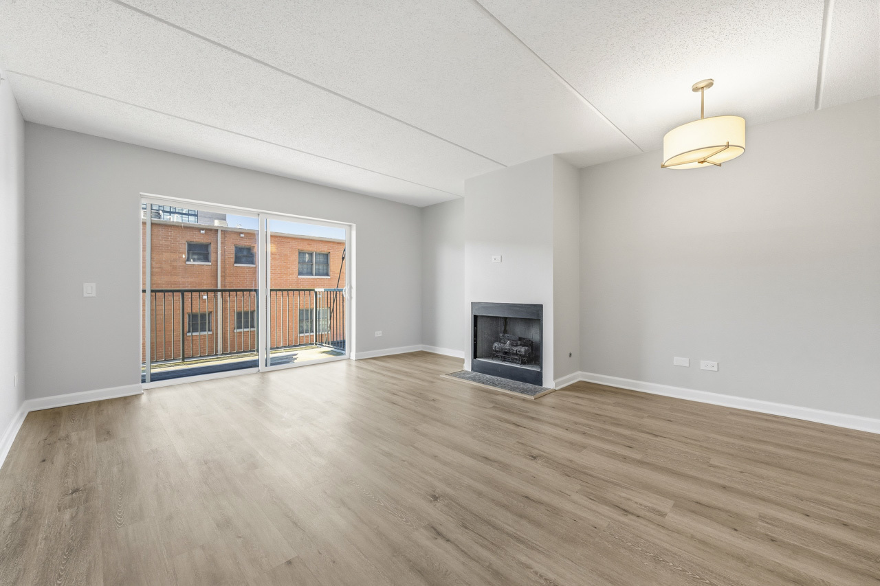 811 Chicago Avenue 405