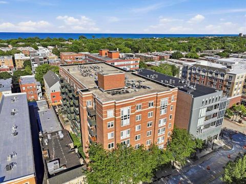 Tiny photo for 811 Chicago Avenue #405, Evanston, IL 60202 (MLS # 12686454)