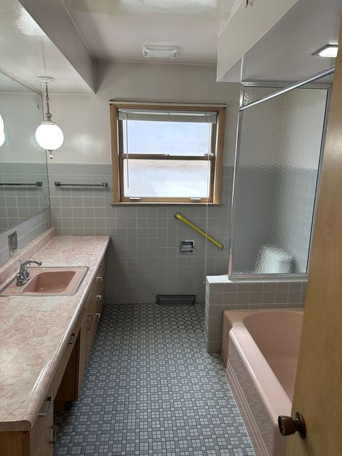 Tiny photo for 5636 W Sunnyside Avenue, Chicago, IL 60630 (MLS # 12620308)