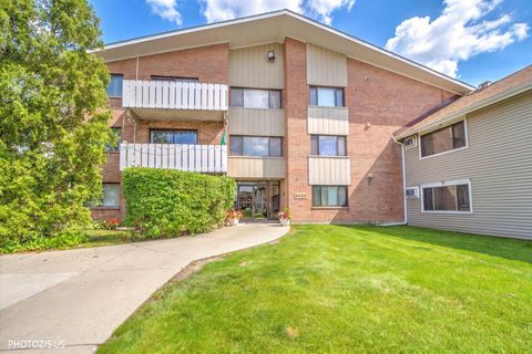 Photo of 4000 Bayside Drive #207, Palatine, IL 60074 (MLS # 12700655)