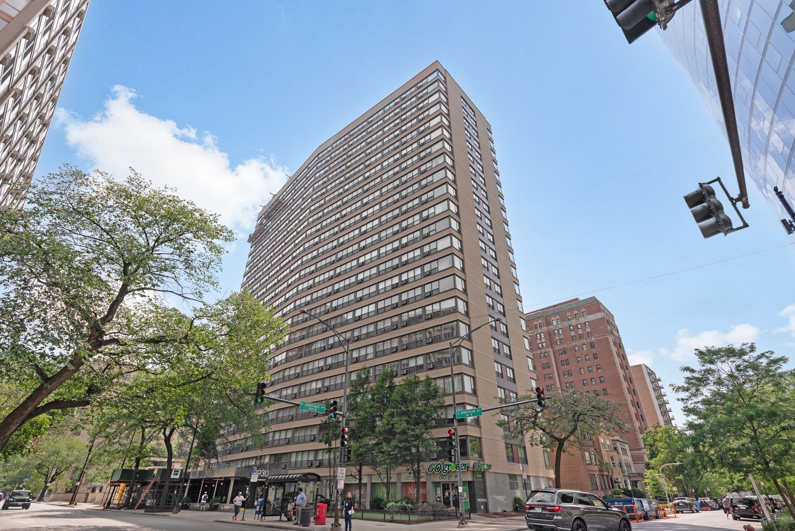 2930 N SHERIDAN Road 210
