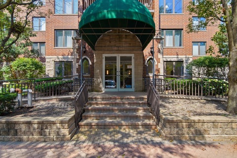 Tiny photo for 10 S Wille Street #209, Mount Prospect, IL 60056 (MLS # 12703503)