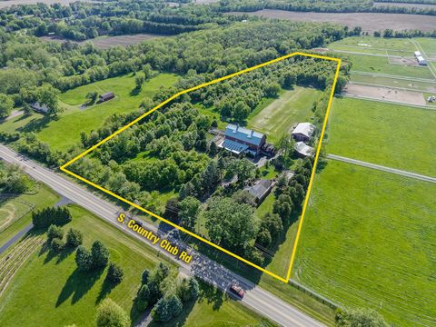 2517 S Country Club Road Woodstock IL 60098